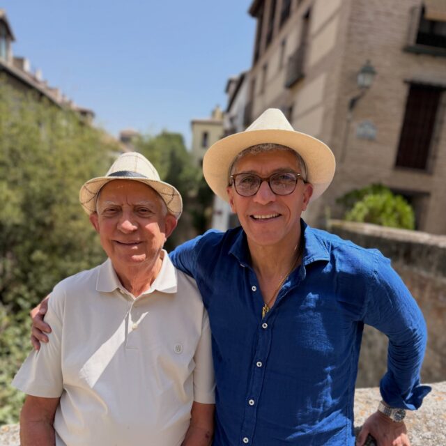 Nem todas as famílias têm o privilégio de celebrar 85 anos de vida de um pai. Eu tenho essa graça de Deus e sou profundamente grato por isso.

Ao longo da vida, meu pai sempre foi o meu maior exemplo de caráter, integridade, hombridade, determinação e dedicação. Hoje, com os cabelos brancos e mais raros, continua com a mesma lucidez, a mesma dignidade e os mesmos valores que sempre nortearam nossa família.

Agradeço a Deus pela oportunidade de conviver diariamente com o meu mentor, aprender com seus exemplos e celebrar mais um ano da sua vida ao seu lado.

Pai, que Deus continue lhe concedendo muita saúde, paz e alegria. Que possamos viver muitos outros momentos como este.

Feliz aniversário pelos seus 85 anos! Eu te amo.